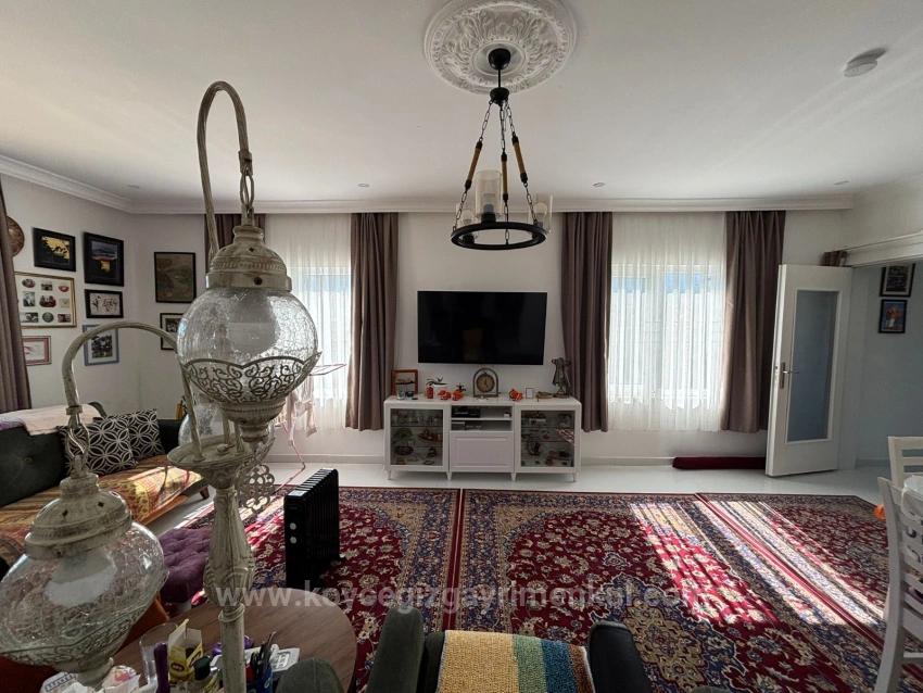 Eingeschossiges Haus Mit 2 Schlafzimmern Und Einem Zusätzlichen Zimmer Auf Einem 459 M² Großen Grundstück In Okçular Zu Verkaufen