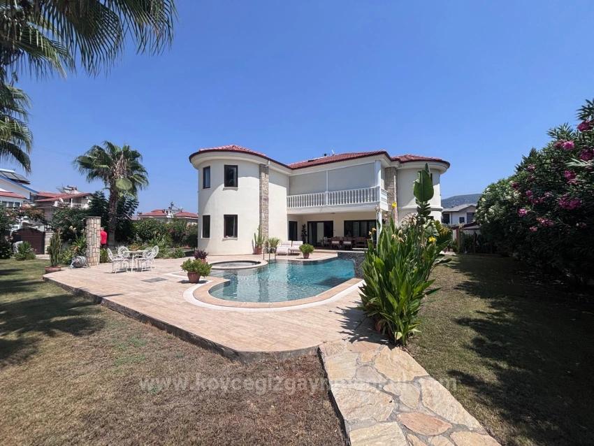 5+1 Villa Zum Verkauf Auf Einem 980 M² Großen Grundstück An Der Ecke In Dalyan Maraş