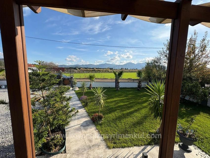 4+1 Villa Zum Verkauf In Eskiköy, Gelegen Auf Einem 14.136 M² Großen Grundstück