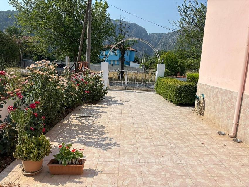 Zweistöckiges Haus Auf Einem 514 M² Großen Grundstück In Okçular Zu Verkaufen.