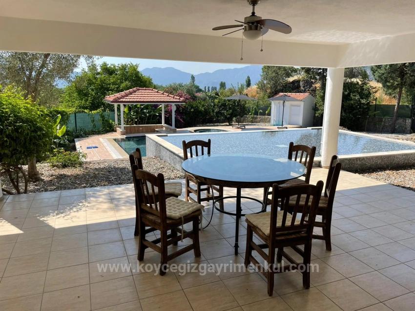 5+2-Zimmer-Villa In Çandır Mit Meer- Und Seeblick Zu Verkaufen