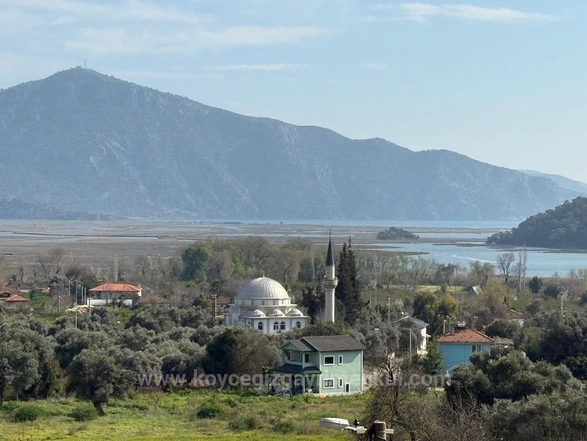 2.023 M² Großes Grundstück In Çandır Village, Köyceğiz, Zu Verkaufen, Mit Miteigentum Und Freiwilliger Aufteilung.