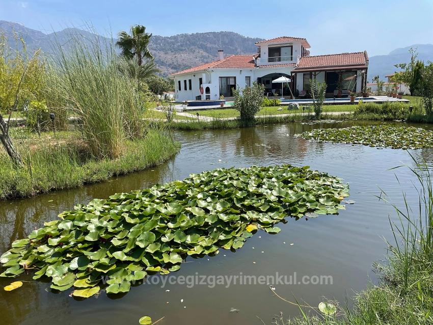 Luxuriöse 4+1-Zimmer-Villa Auf Einem 7000 M² Großen Grundstück Mit Blick Auf Den Strand Von Dalyan Iztuzu Zu Verkaufen