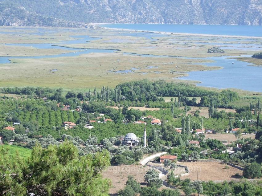 1252M2 Grundstück Zum Verkauf Mit Seeblick In Çandır