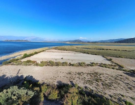3210 M² Großes 2b-grundstück In Çandır, Direkt Am Seeufer, Zu Verkaufen