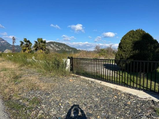 5.111 M² Großes Gewerbe- Und Wohngrundstück Zum Verkauf, Direkt An Der Hauptstraße In Dalyan Gelegen