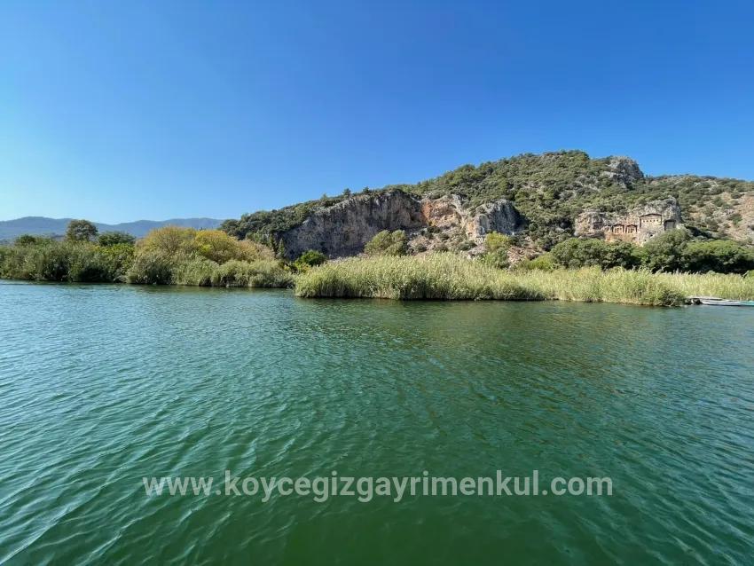 1+0-Zimmer Einfamilienhaus Zu Verkaufen in Çandır Bz. Köyceğiz - 2.765 m²