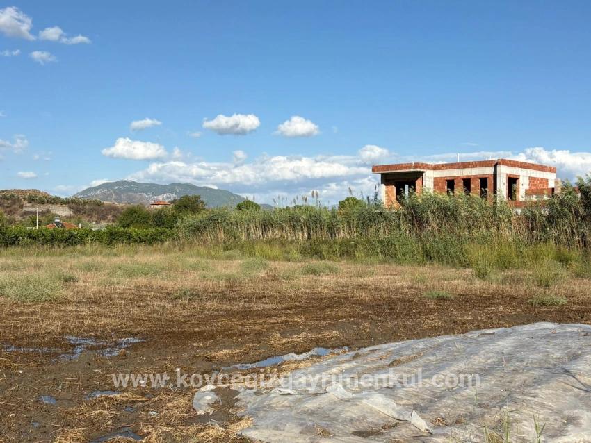 Land Zu Verkaufen in Yeşilyurt Bz. Ortaca - Gehäuse-Zonierung - 3.999 m²