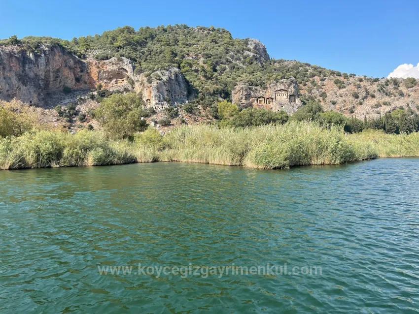 2765M2 Detached House For Sale In Çandır, Right Next To The Canal