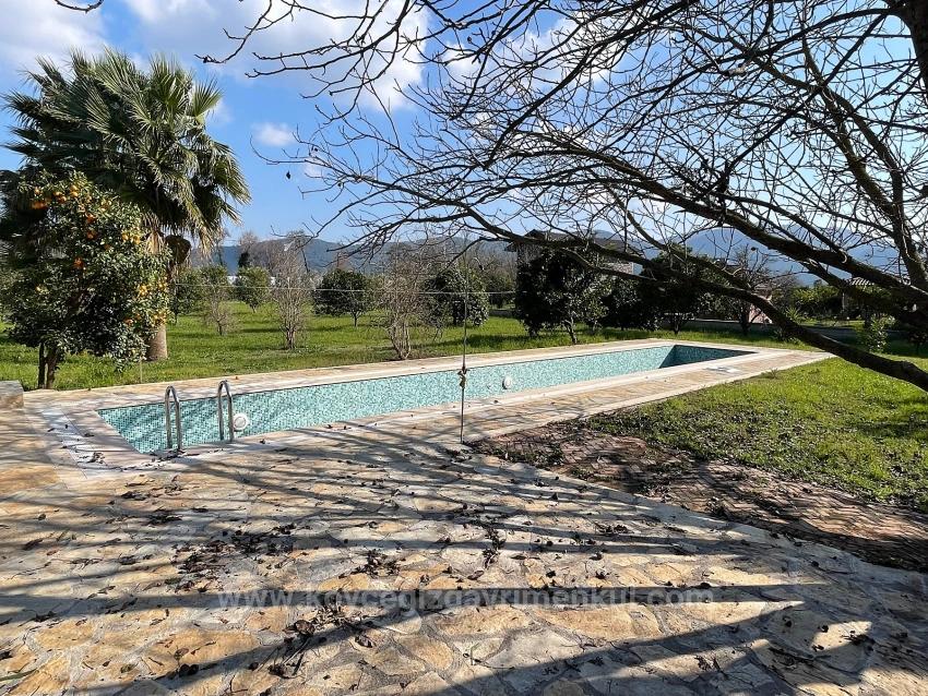 Detached Single-Story House For Sale On A 2882 M2 Plot In Eskiköy.