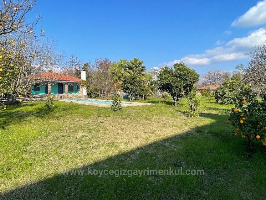Detached Single-Story House For Sale On A 2882 M2 Plot In Eskiköy.