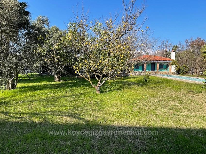 Detached Single-Story House For Sale On A 2882 M2 Plot In Eskiköy.