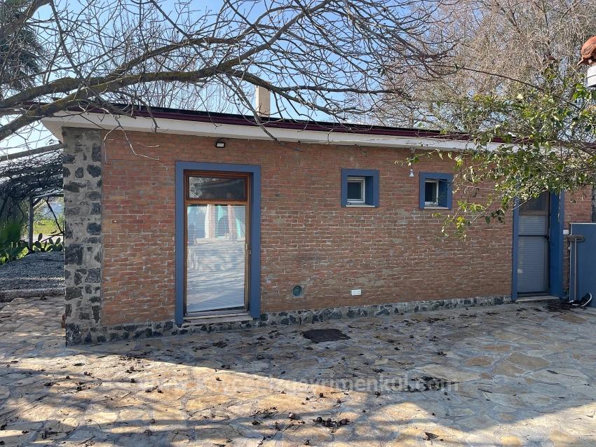 Продается Отдельно Стоящий Одноэтажный Дом На Участке Площадью 2882 М2 В Городе Эскикёй.