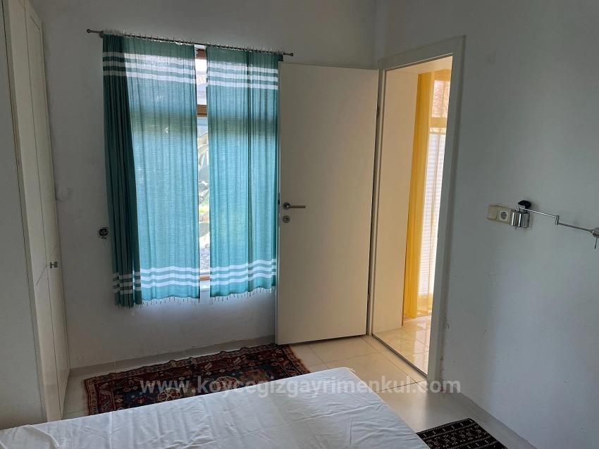 Продается Отдельно Стоящий Одноэтажный Дом На Участке Площадью 2882 М2 В Городе Эскикёй.