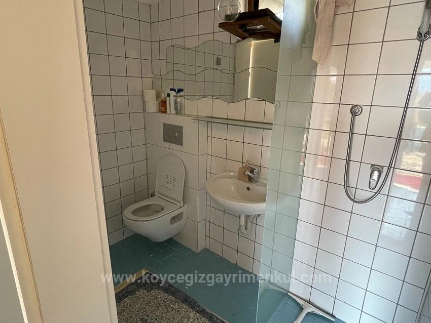 Продается Отдельно Стоящий Одноэтажный Дом На Участке Площадью 2882 М2 В Городе Эскикёй.