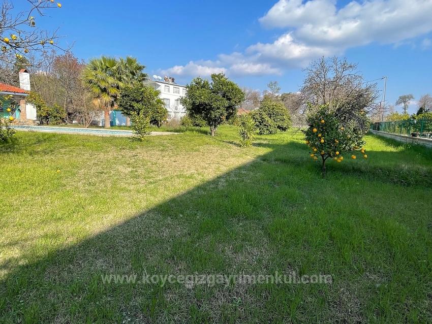 Продается Отдельно Стоящий Одноэтажный Дом На Участке Площадью 2882 М2 В Городе Эскикёй.