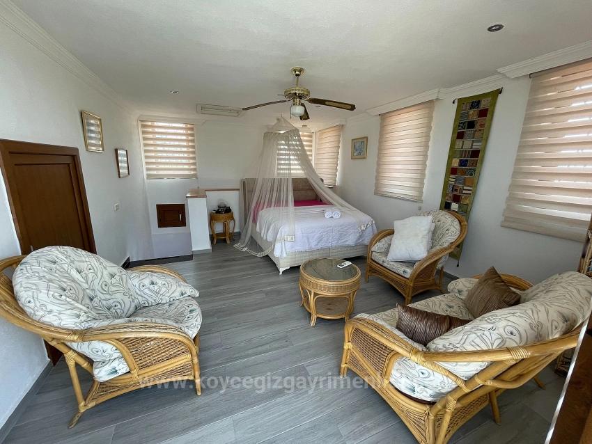 Роскошная Вилла С 4 Спальнями И 1 Ванной Комнатой Продается На Участке Площадью 7000 М2 С Видом На Пляж Далян Истузу.