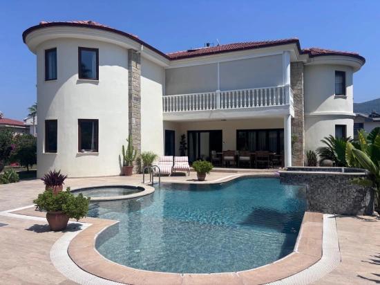 Вилла 5+1 На Продажу На Угловом Участке Площадью 980 М2 В Дальян-Мараше