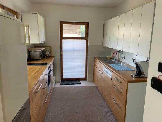 Продается Отдельно Стоящий Одноэтажный Дом На Участке Площадью 2882 М2 В Городе Эскикёй.