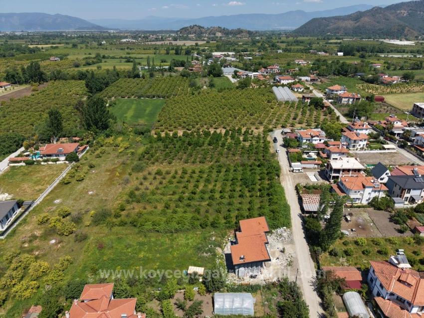 Okçular'da 1050M2 Köy Yerleşik Alanında Satılık Arsa