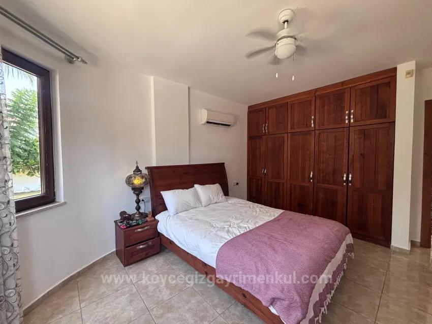 Dalyan Maraş'ta Köşebaşı 980M2 Arsa İçerisinde 5+1 Satılık Villa