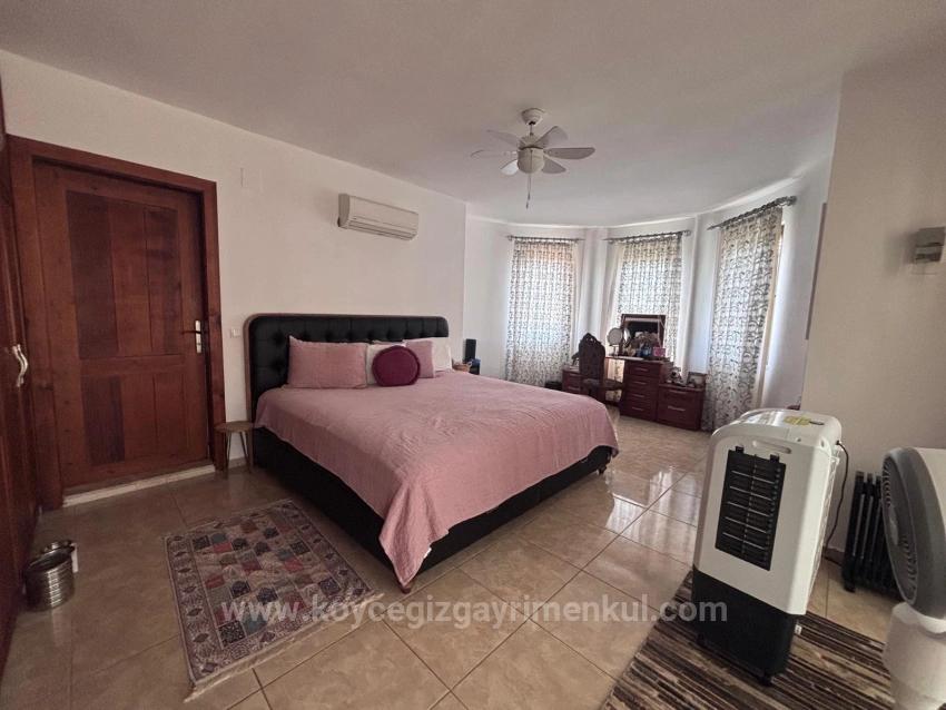 Dalyan Maraş'da Köşebaşında 980M2 Arsa İçin'de 5+1 Satılık Villa