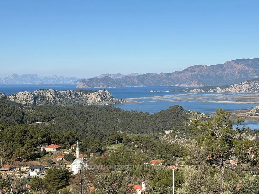 Gökbel'de Köy Yerleşik Alanı İçerisinde Deniz Manzaralı 1000M2 Satılık Arazi