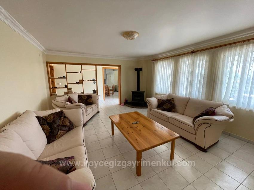 Çandır'da Deniz Ve Göl Manzaralı 5+2 Satılık Villa